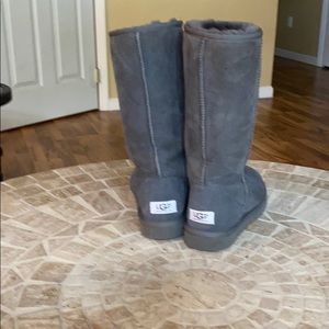 Tall grey UGG’s Size 7